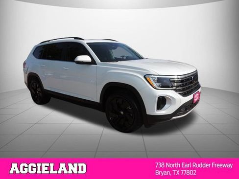 Used 2025 Volkswagen Atlas SE FWD image 3