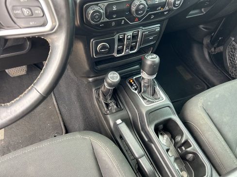 Used 2019 Jeep Wrangler Unlimited Sahara AWD/4WD image 18