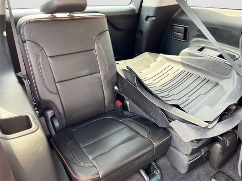 Used 2023 GMC Acadia AT4 w/ Technology Package image 28