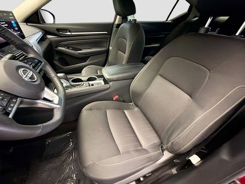 Used 2023 Nissan Altima 2.5 SV w/ SV Premium Package image 10