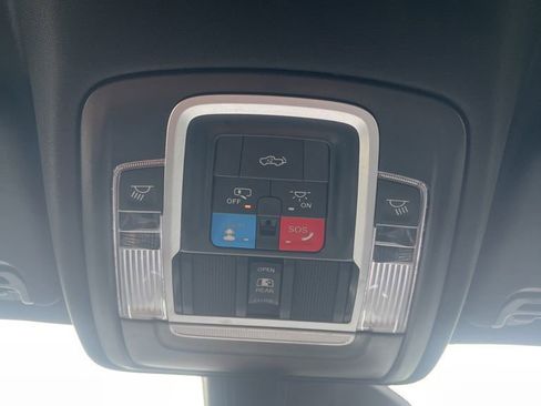 Used 2025 RAM 1500 Laramie AWD/4WD image 30