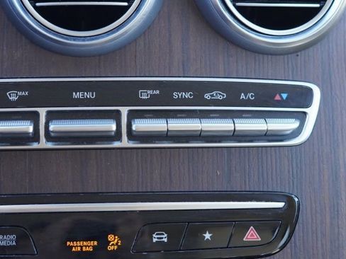 Used 2022 Mercedes-Benz GLC 300 4MATIC w/ Premium Package Lite image 29