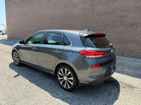 Used 2018 Hyundai Elantra GT FWD image 4