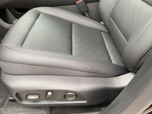 New 2026 Chevrolet Equinox LT w/ Convenience Package II AWD/4WD image 9