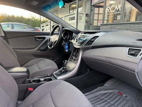 Used 2015 Hyundai Elantra SE image 17