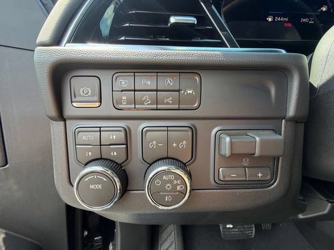 Used 2026 Chevrolet Suburban Z71 w/ Comfort Package AWD/4WD image 4
