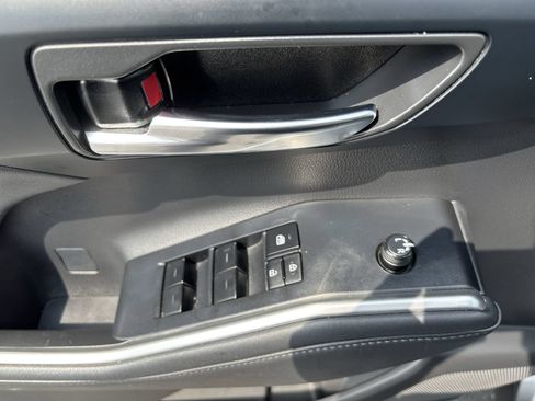 Used 2022 Toyota Highlander XLE AWD/4WD image 15
