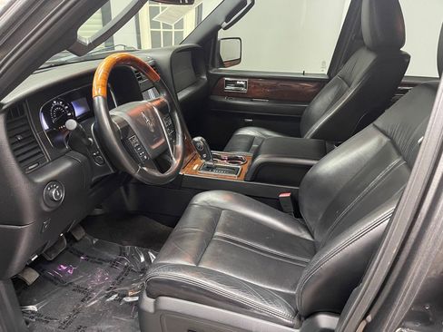 Used 2016 Lincoln Navigator Select RWD image 17