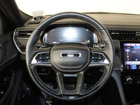 Used 2022 Jeep Grand Cherokee Overland w/ Adv Protech Group III image 24