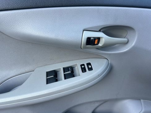 Used 2012 Toyota Corolla L image 11