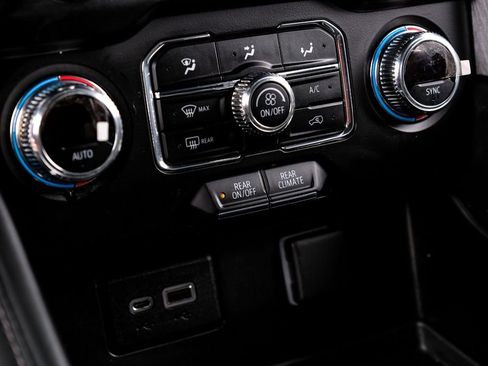 Used 2022 GMC Yukon XL SLE image 25