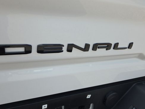 Used 2024 GMC Sierra 2500 Denali w/ Denali Reserve Package AWD/4WD image 32