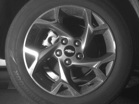 Used 2025 Chevrolet Trax LT FWD image 18