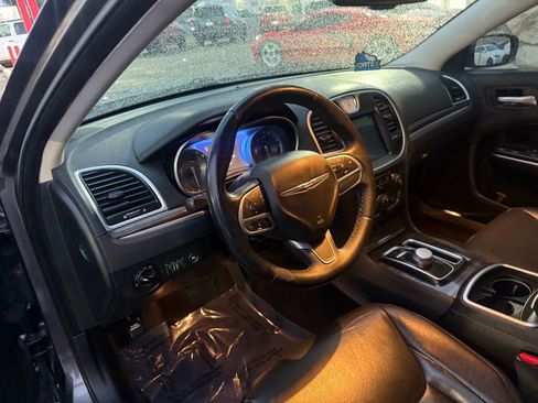 Used 2018 Chrysler 300 Touring L image 11