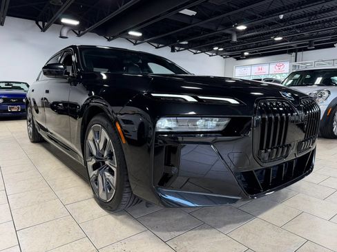 Used 2024 BMW i7 xDrive60 AWD/4WD image 4