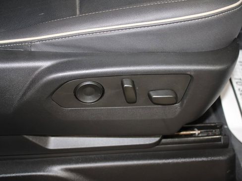 Used 2023 GMC Yukon XL SLT image 33