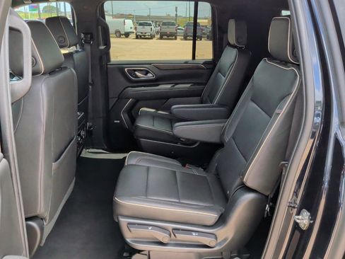 Used 2023 Chevrolet Suburban Premier AWD/4WD image 39