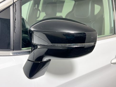 Used 2024 Chrysler Pacifica Touring-L image 12