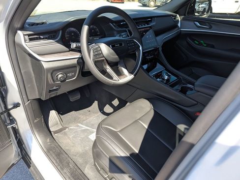 New 2025 Jeep Grand Cherokee Limited w/ Luxury Tech Group II AWD/4WD image 11
