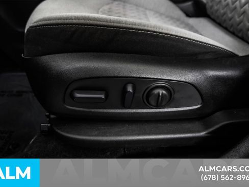 Used 2024 Chevrolet Equinox LT image 30