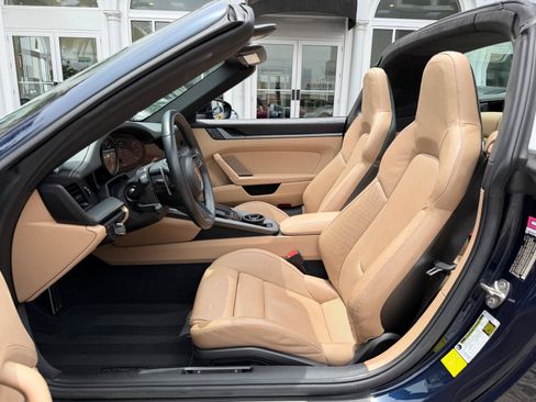 Used 2022 Porsche 911 Targa 4S AWD/4WD image 32