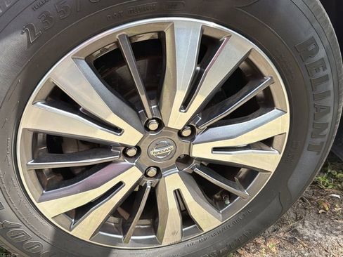 Used 2018 Nissan Pathfinder S FWD image 5