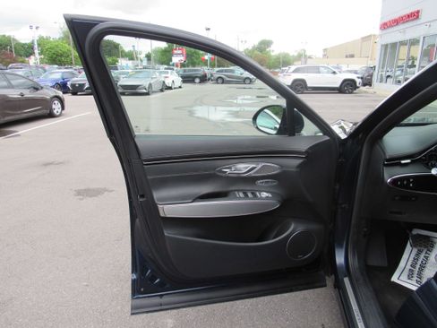 Used 2022 Genesis GV70 2.5T w/ Sport Prestige Package AWD/4WD image 9
