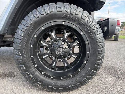 Used 2019 Jeep Wrangler Unlimited Rubicon AWD/4WD image 12