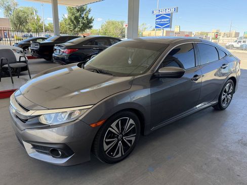 Used 2018 Honda Civic EX-T image 4
