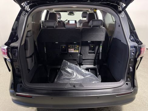 Certified 2023 Toyota Sienna XLE image 10