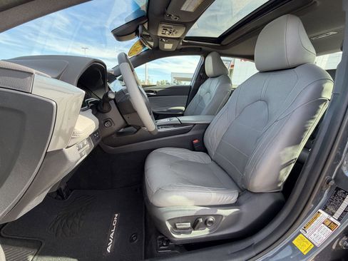 Used 2020 Toyota Avalon Limited w/ Advanced Safety Package image 17