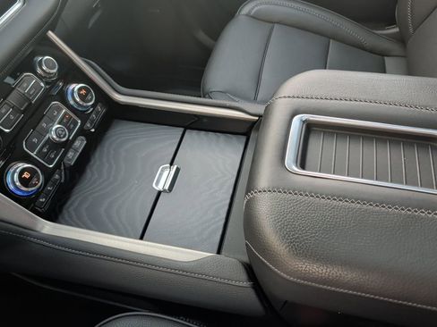 Used 2022 GMC Yukon XL Denali image 27