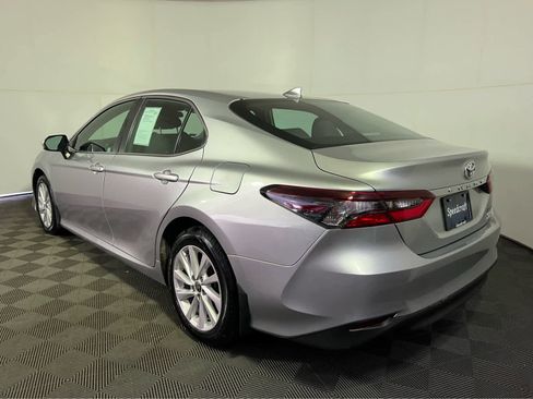 Used 2022 Toyota Camry LE image 5
