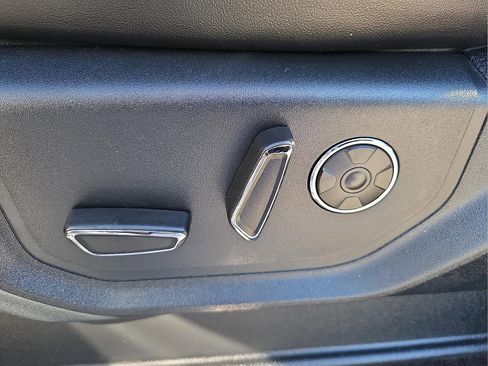 Used 2019 Ford F150 Platinum w/ Equipment Group 701A Luxury image 15