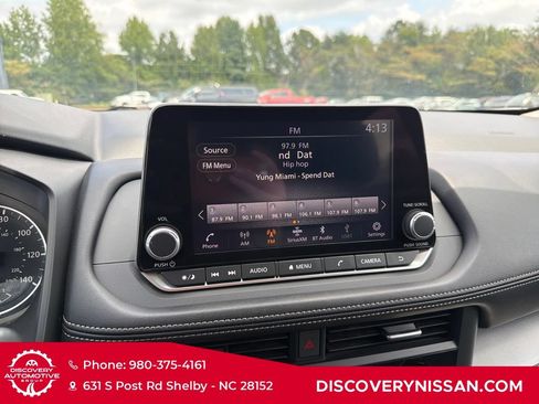 Certified 2025 Nissan Rogue SV FWD image 16
