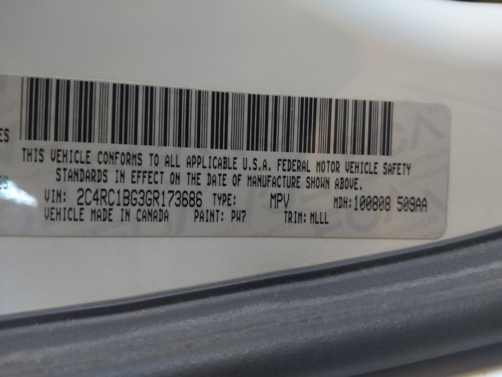 Used 2016 Chrysler Town & Country Touring FWD image 33