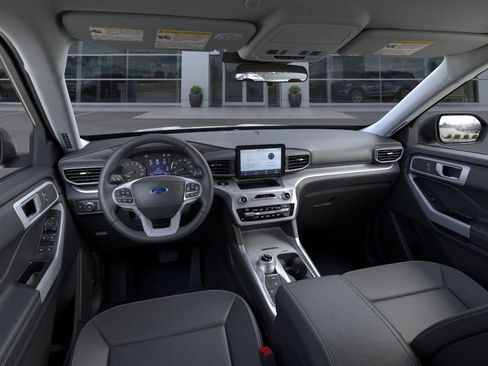 Used 2024 Ford Explorer XLT w/ Equipment Group 202A image 9