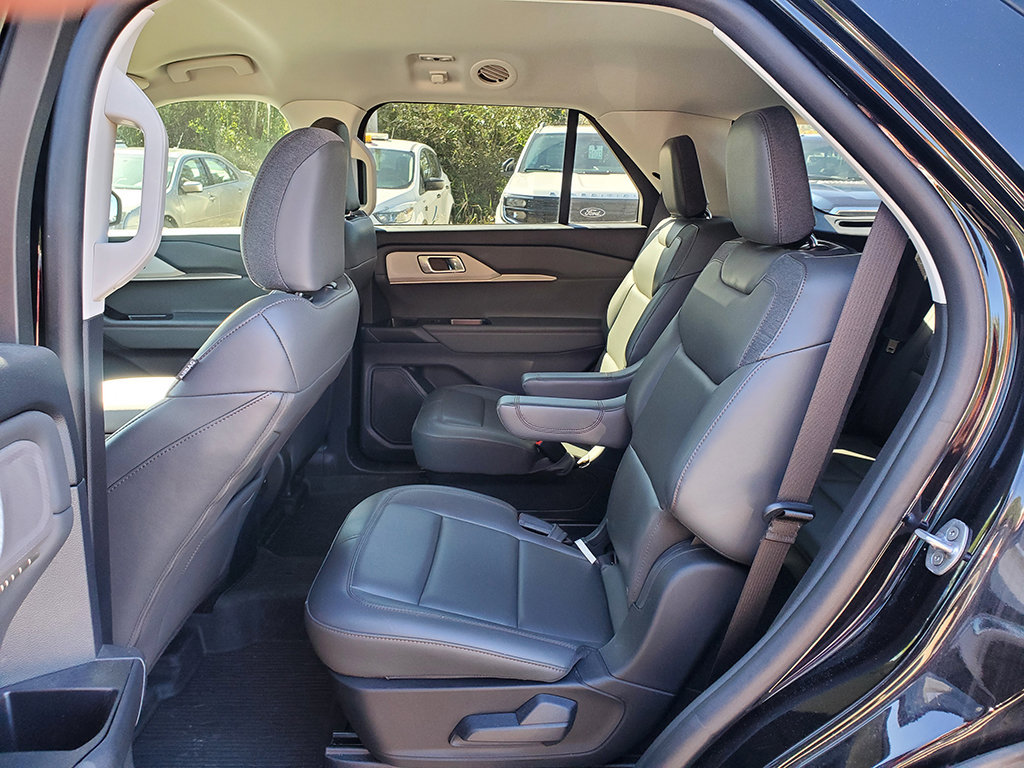 Used 2025 Ford Explorer Active w/ Active Comfort Package AWD/4WD image 7