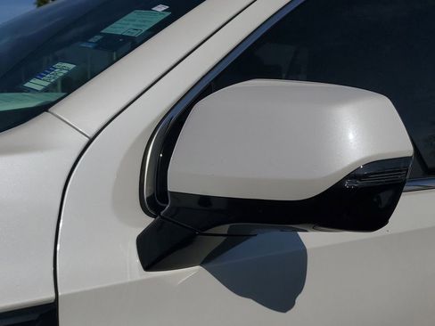 Used 2024 GMC Yukon Denali w/ Advanced Technology Package image 12