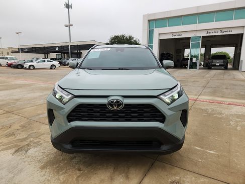 Used 2022 Toyota RAV4 XLE FWD image 2
