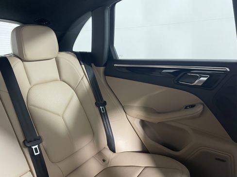 Used 2025 Porsche Macan image 17