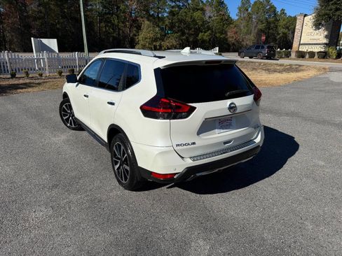Used 2019 Nissan Rogue SL w/ Premium Package image 4