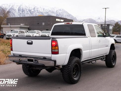 Used 2002 Chevrolet Silverado 2500 LT w/ Off-Road Skid Plate Pkg AWD/4WD image 9