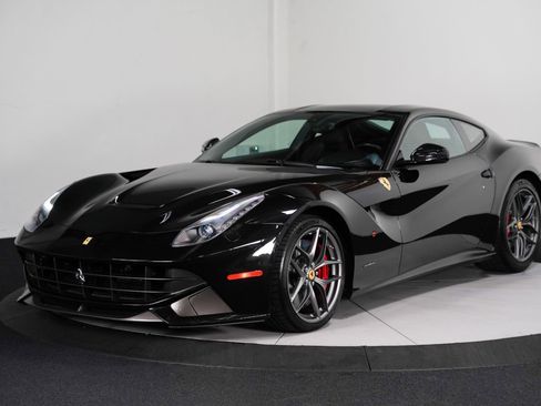 Used 2016 Ferrari F12 Berlinetta image 5