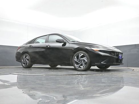 Used 2025 Hyundai Elantra Limited image 43