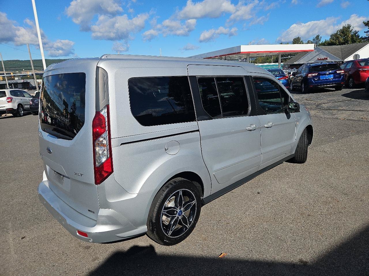 Used 2017 Ford Transit Connect XLT FWD image 3