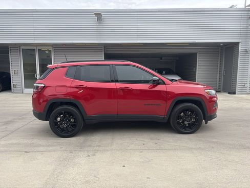 Used 2025 Jeep Compass Latitude w/ Altitude Special Edition image 4