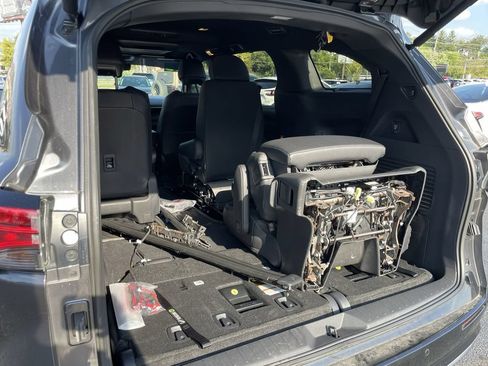 Used 2025 Toyota Sienna Limited AWD/4WD image 39