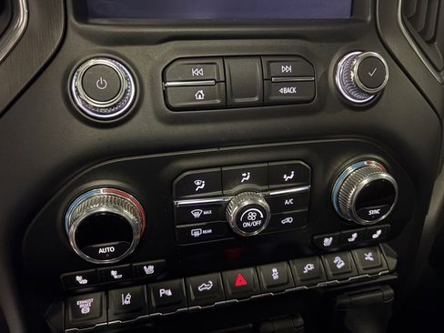 Used 2022 GMC Sierra 2500 AT4 w/ AT4 Premium Plus Package image 15