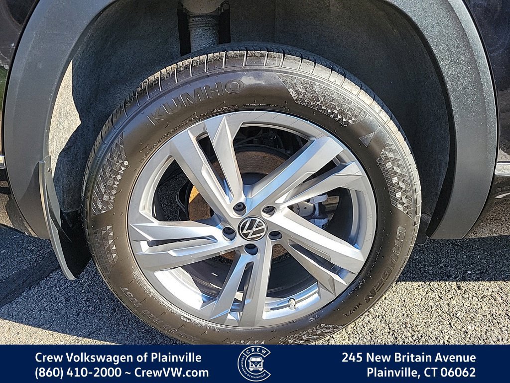 Certified 2024 Volkswagen Atlas Cross Sport SEL R-Line w/ Adventure Package AWD/4WD image 19